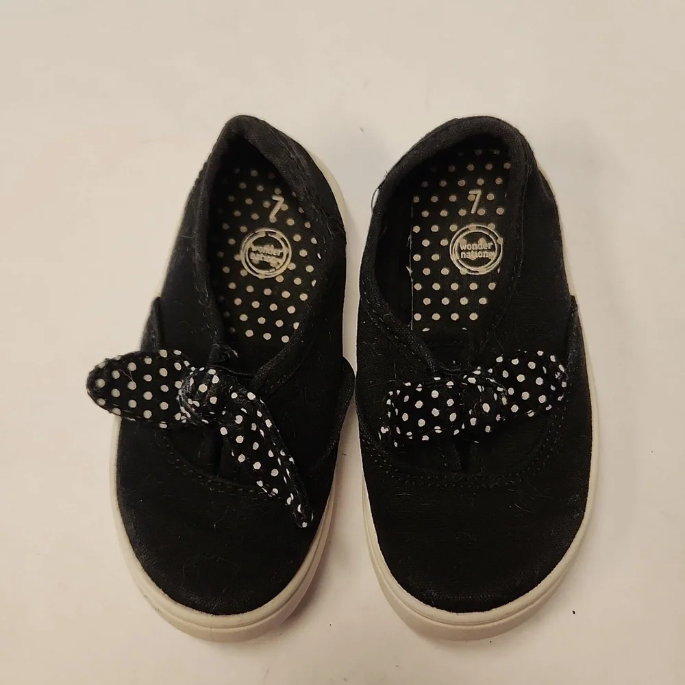 Wonder Nation Girls Shoes size 7 slip on Sneakers Bows